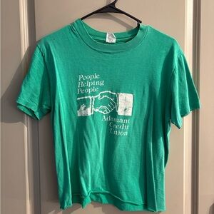 Green cropped tee shirt